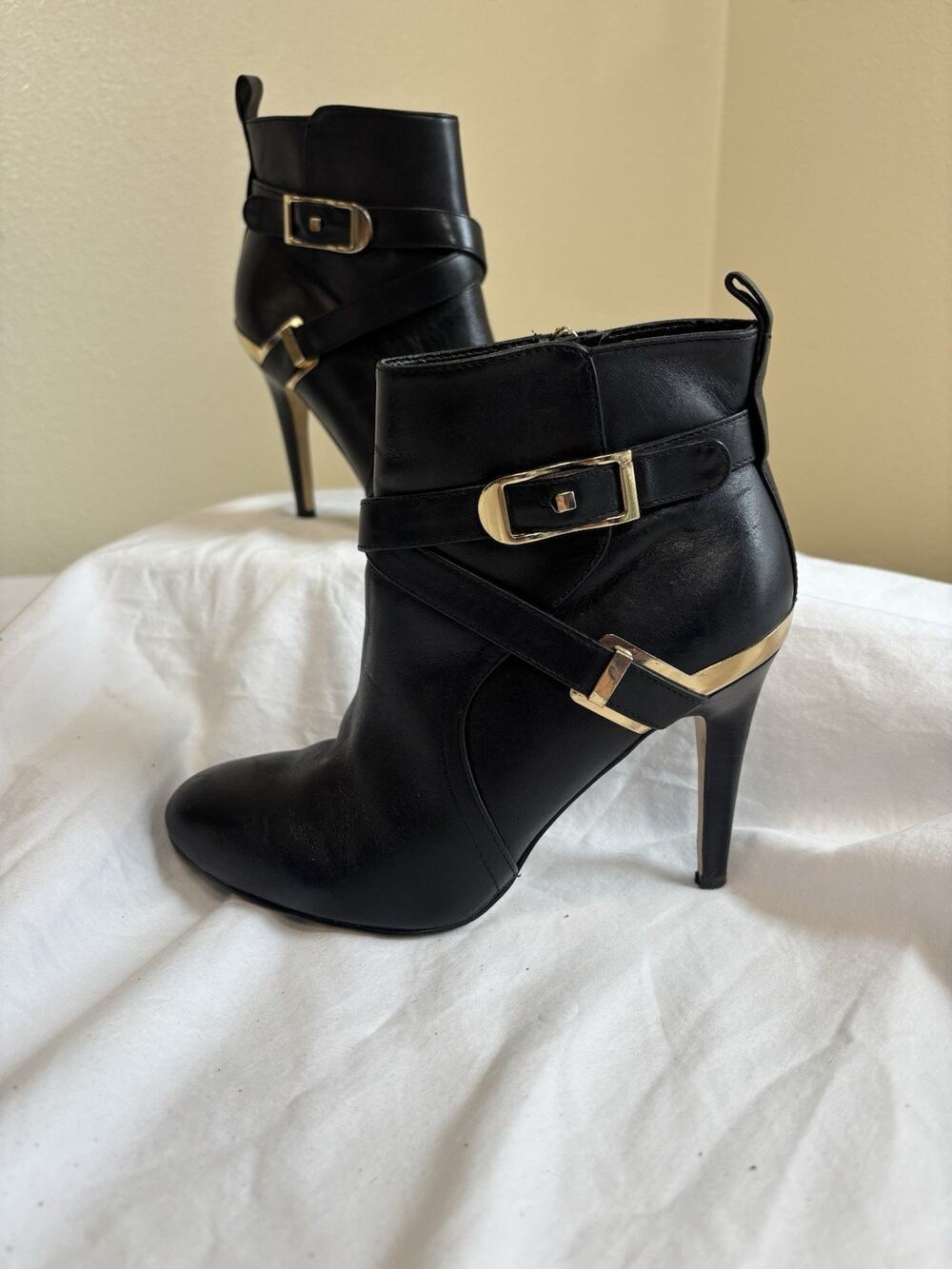 Marc Fisher Aprille Ankle Booties Black Leather & Gold Sz 5.5 Night Out Clubbing